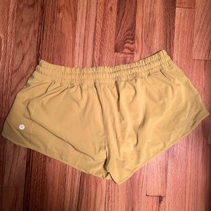 EUC Lululemon Hotty Hot lined short size 12